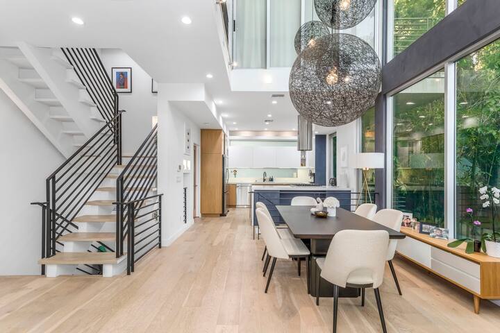 Stunning home in heart of Weho w/Rooftop Spa! gallery image 3