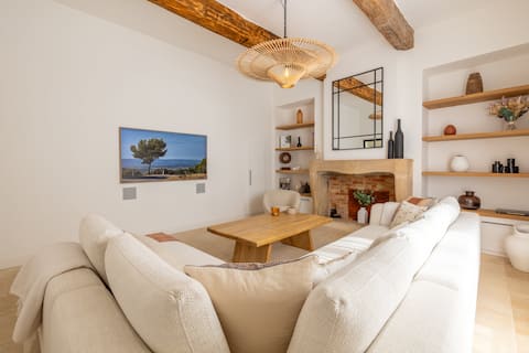 Top Airbnb: Bastide in the historic village center in Saint Saturnin Lès Apt