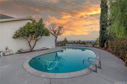 Address: 22428 Napa St, West Hills, CA