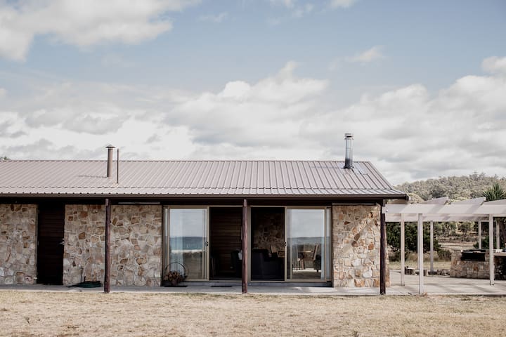 Waterfront Boltons Beach Cottages – room for 8