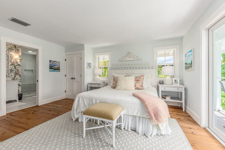 Chambre principale lumineuse et lumineuse