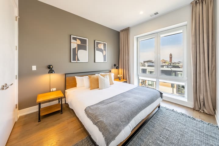 10 Mins Downtown Free Parking Ping-Pong Sleeps 10 gallery image 3