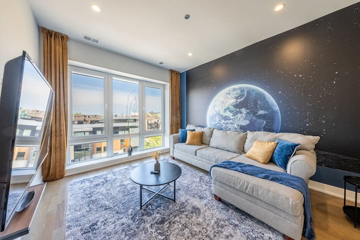 10 Min Downtown Free Parking Ping-Pong Sleeps 10