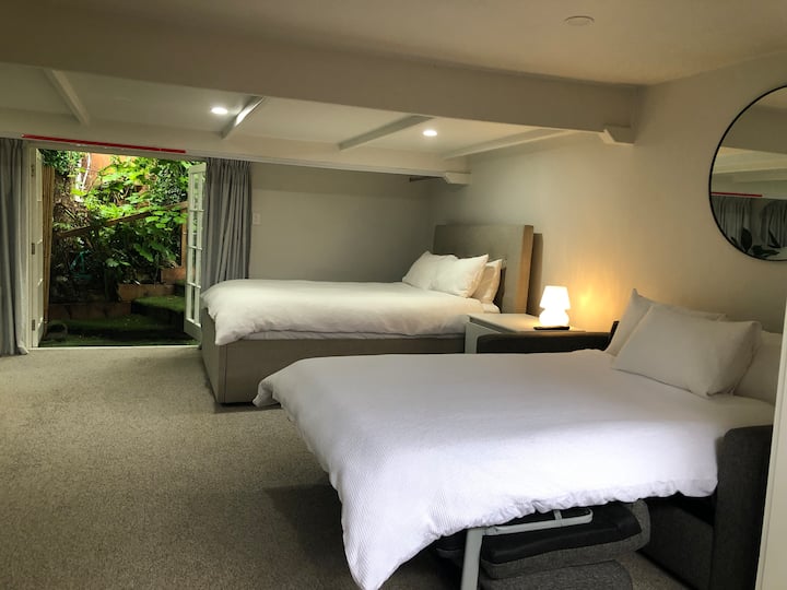 Additional guest bed (double size sofa-bed)