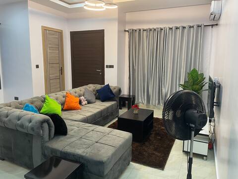 Travel home 6:Lovely 2-bedroom serviced apartment.