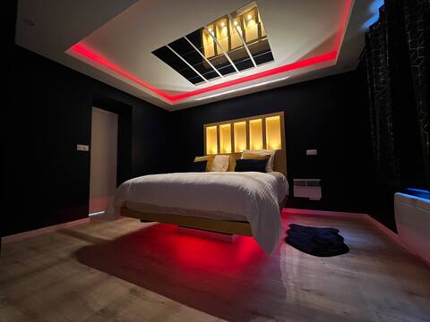 The 2-Seater Jacuzzi Suite/Living Room/Kitchen/Bedroom