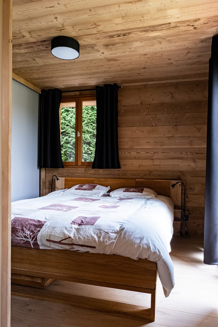 ห้องนอนใหญ่พร้อมเตียงคู่ 160 * 200