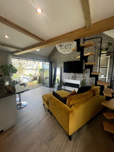 Top performing Airbnb: Sunset Cottage in Warwickshire