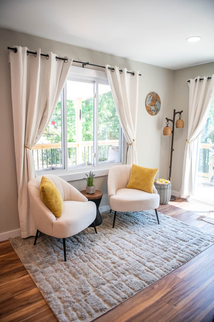 Მისაღები ოთახის საკითხავი კუთხე