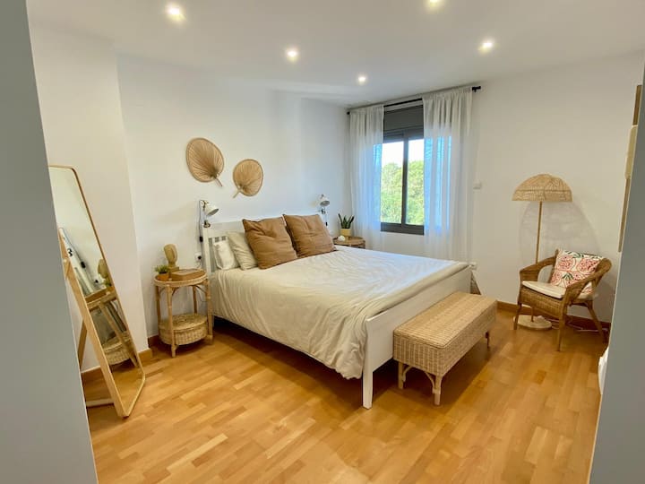 Dormitorio principal con baño privado