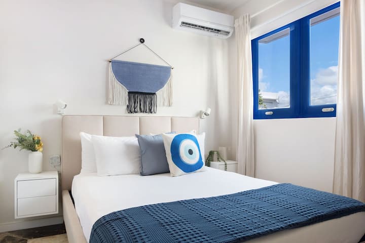 Bedroom #3 with a queen bed, TV, full bathroom.

Every one of our 9 bedrooms have AC, TV, shades, fresh linens & full bathroom.