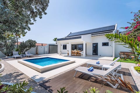 BRAND NEW 3BR2BA Villa with Pool in Great Location