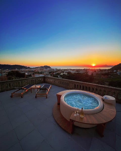 King Suite with Hydromassage Tub