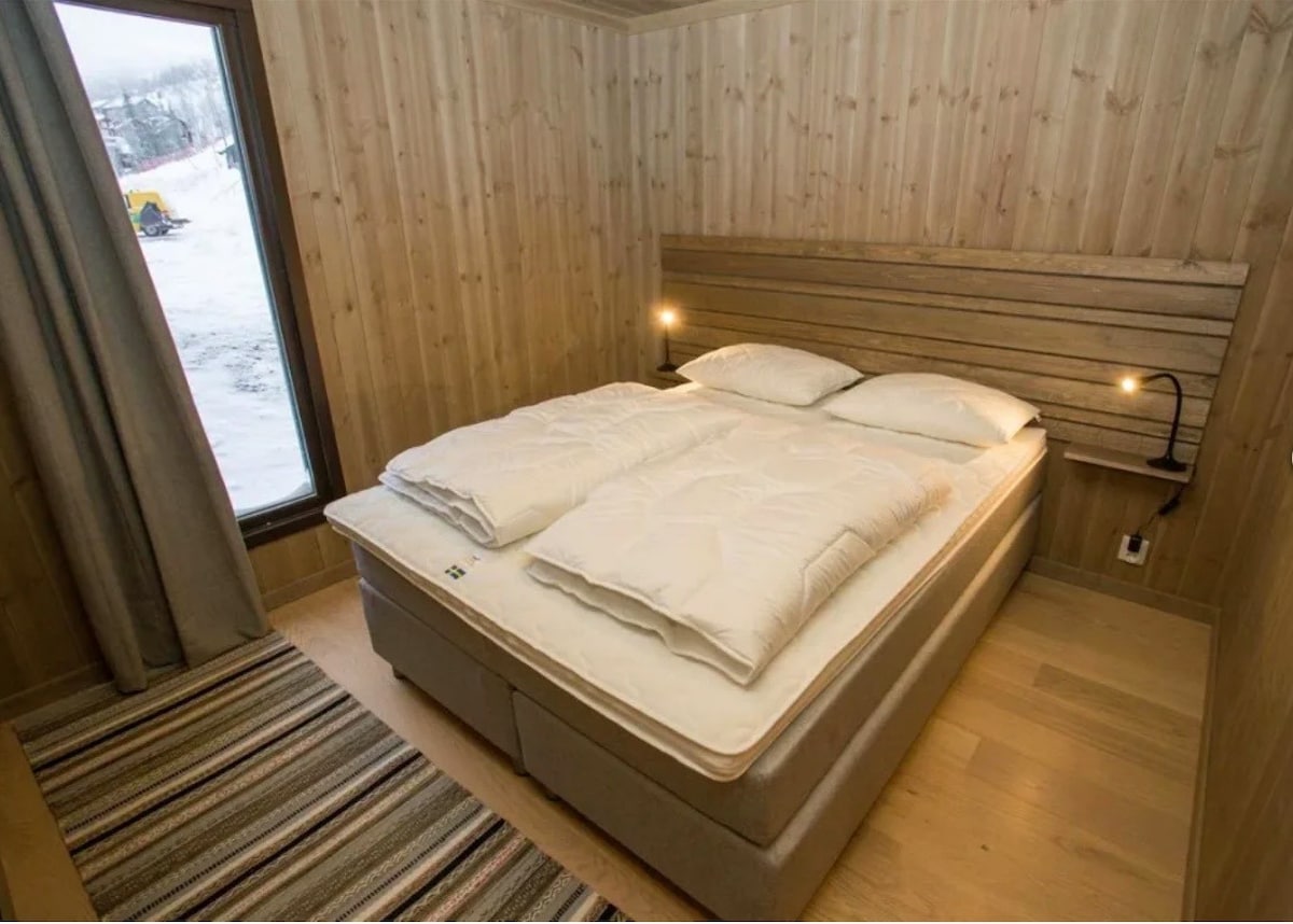 Chumba cha kulala chenye kitanda cha watu wawili