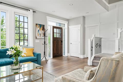 Popular Airbnb listing: Upscale home in the heart of Calgary in Renfrew