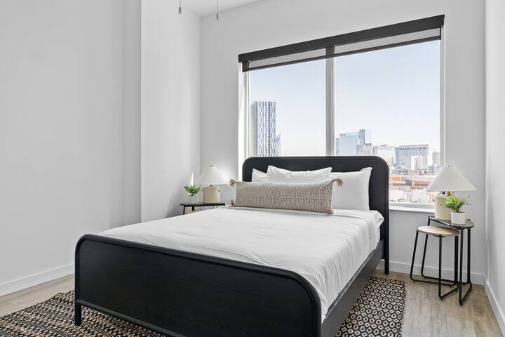 Mint House Gulch Division St | 3BR Suite w/Balcony gallery image 3