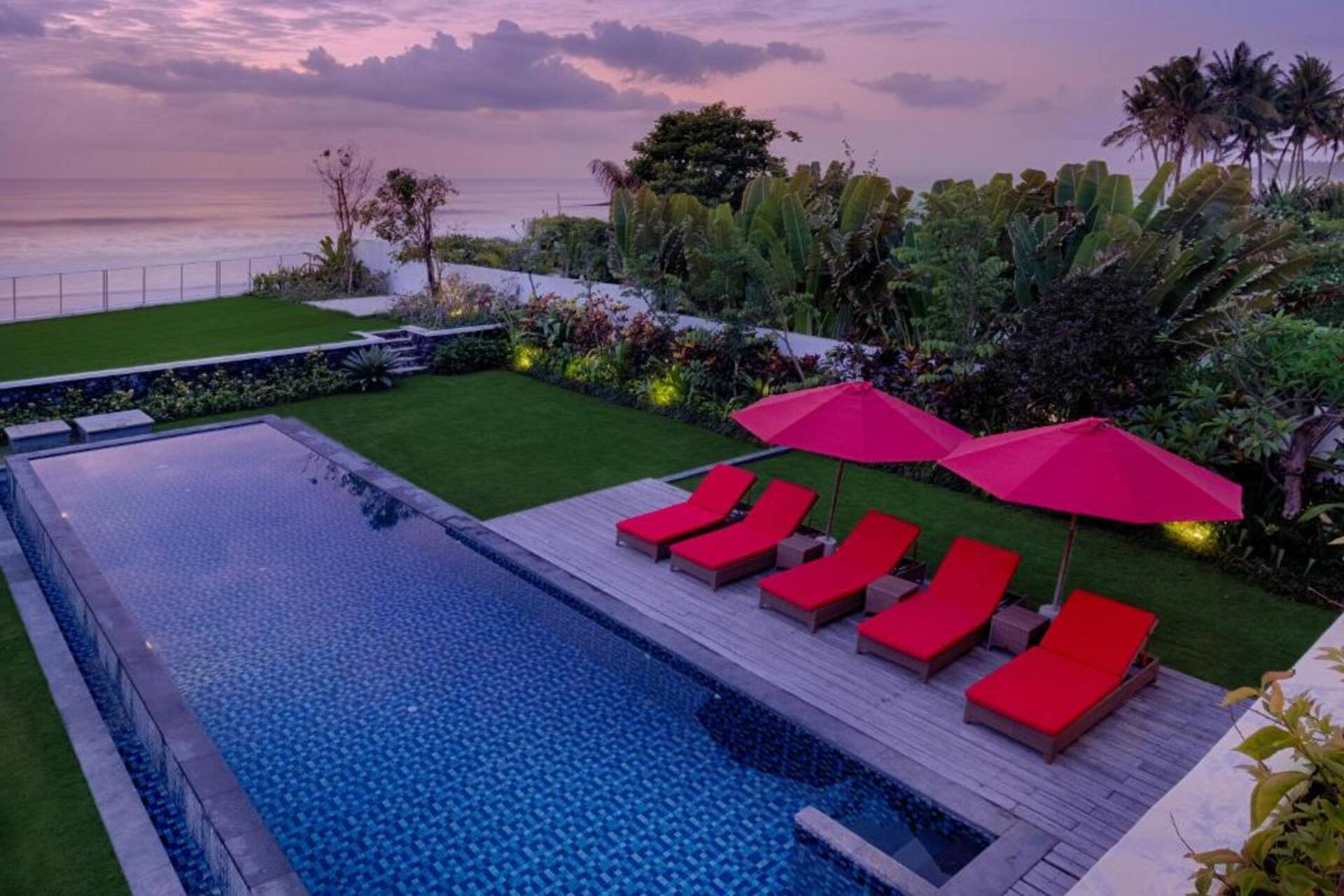 Gorgeous Beachfront Vista 5 Bedroom Private Villa in Bali 3