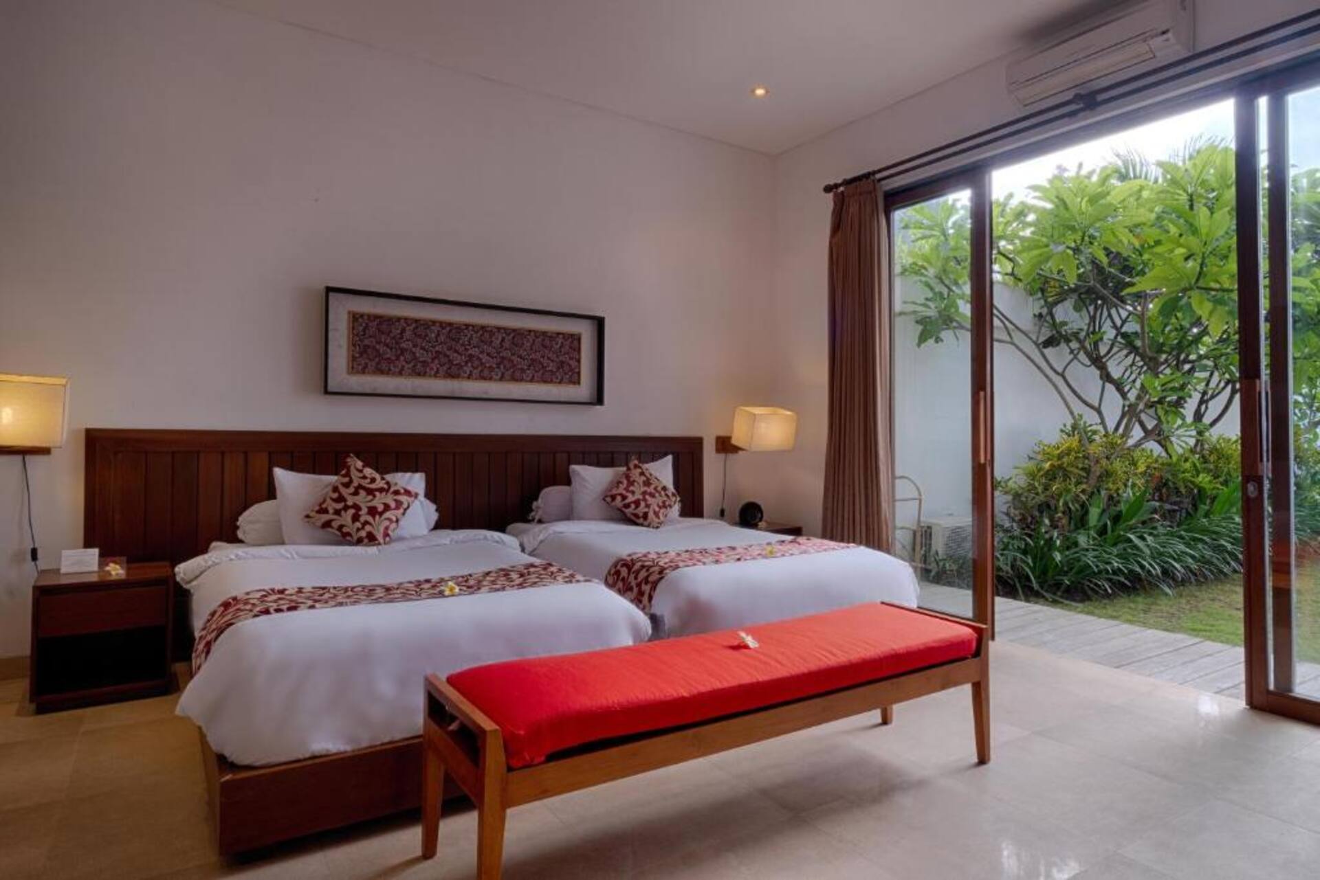 Gorgeous Beachfront Vista 5 Bedroom Private Villa in Bali 3