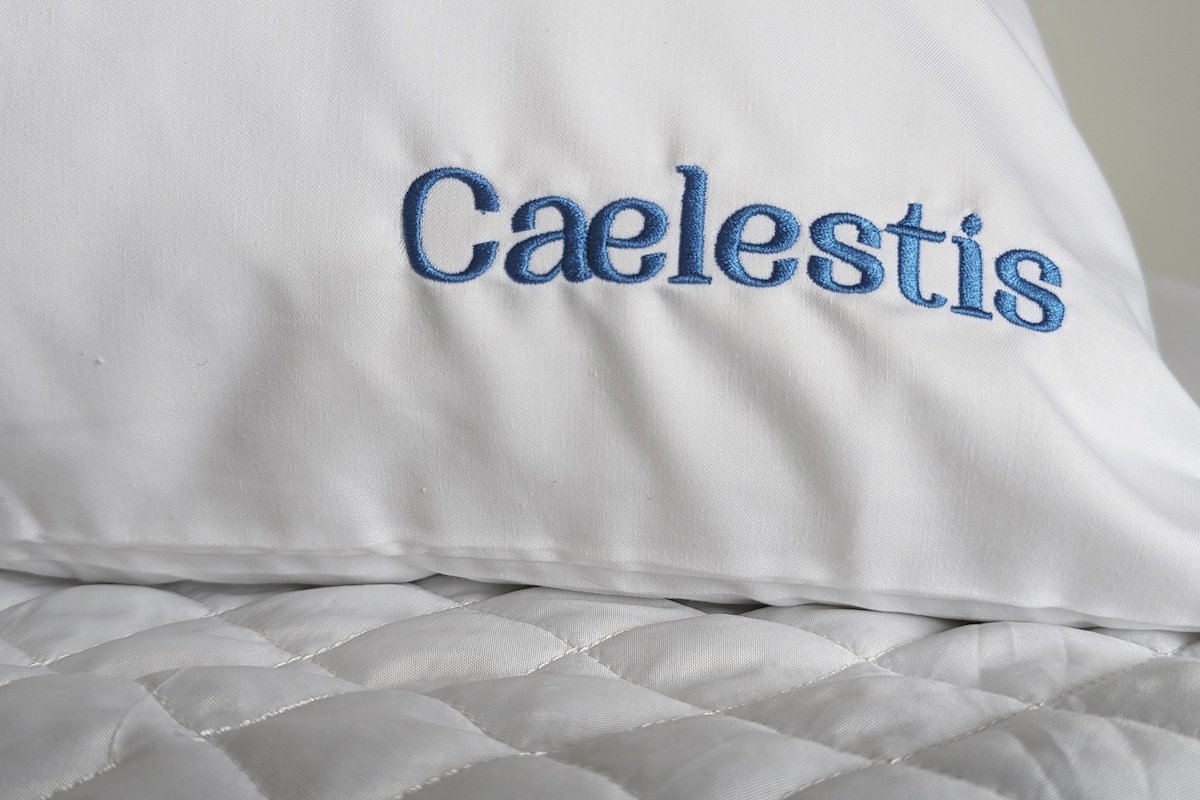 Potpuno novi i mekani jastuci i posteljina za vašu udobnost i bolji san. 