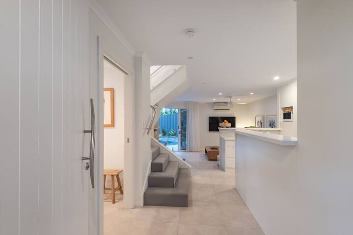 Little Cove Haven: Naousa 4 gallery image 2