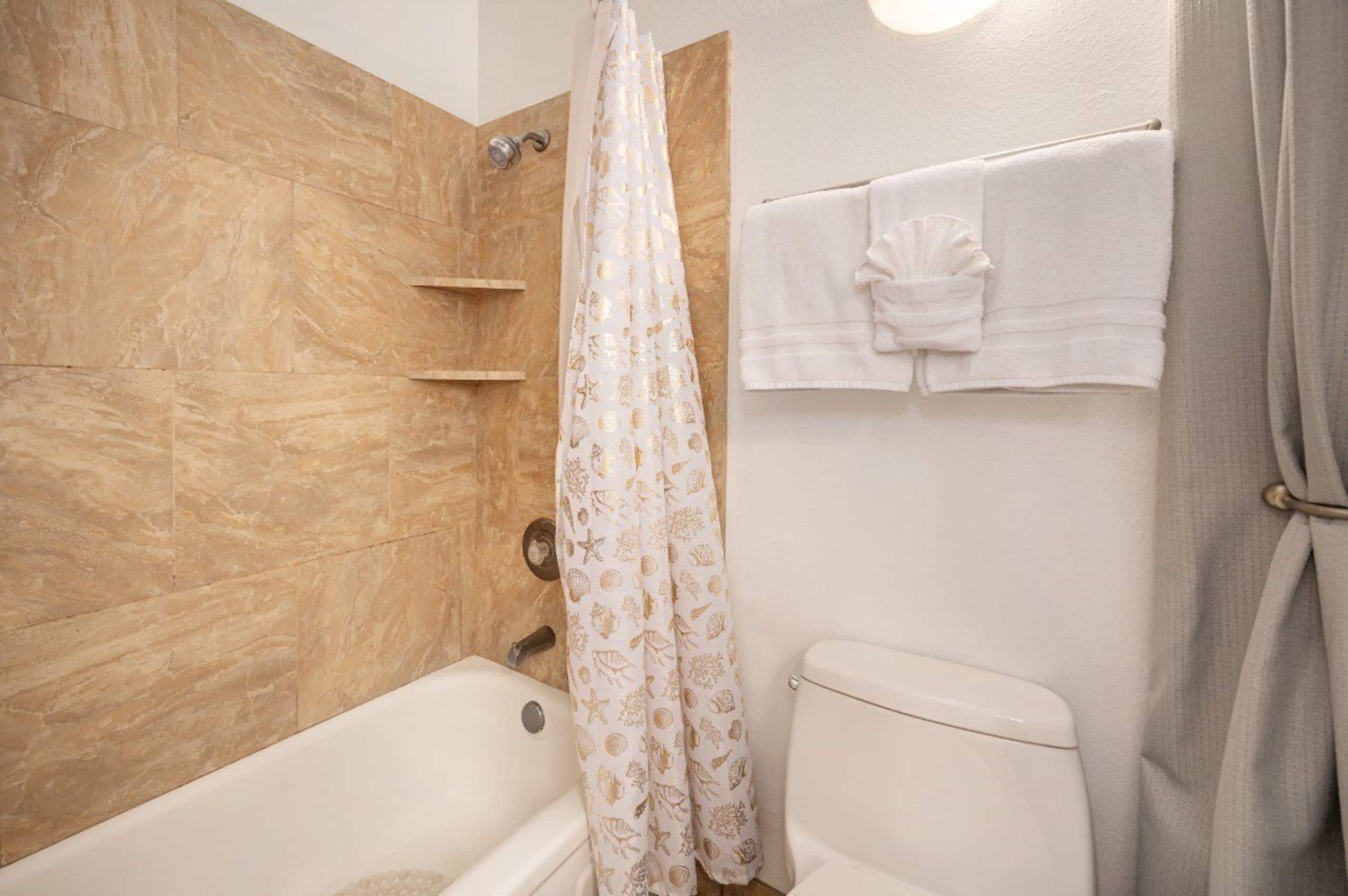WM Kapaa shore, 2 BR, 2 baths, Sleeps 6 - Photo 4