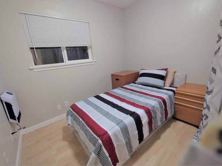 Dormitorio2: con cama individual.