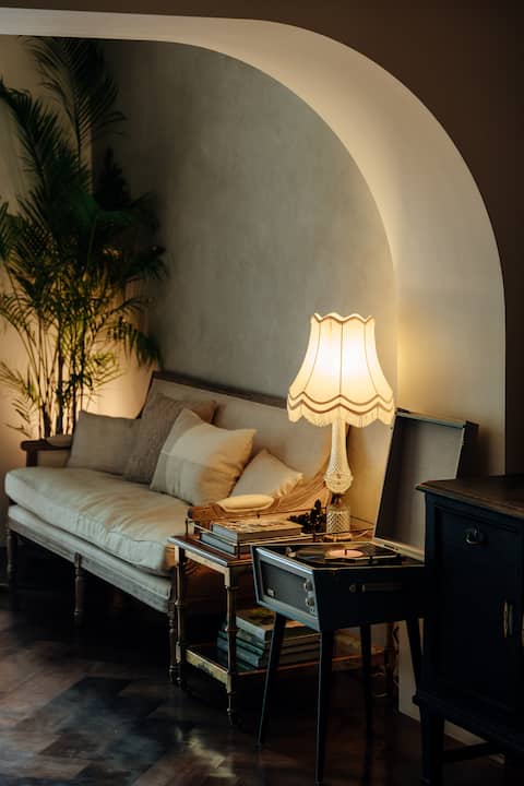 Oasis de Lumiere – The Light and Shadow Oasis