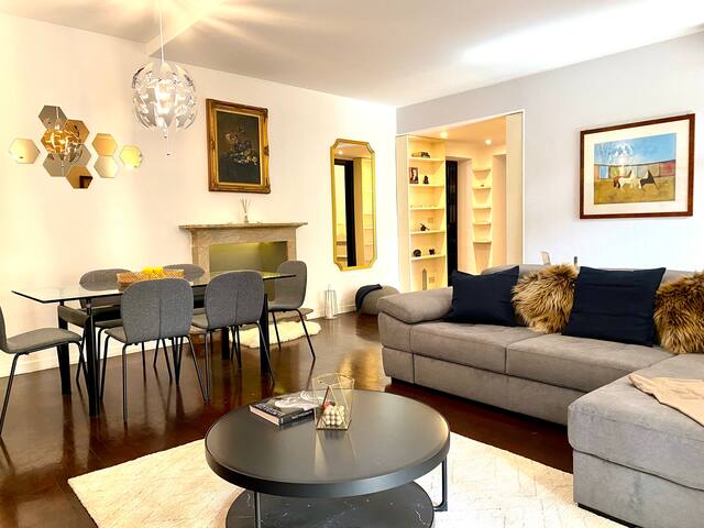 Deluxe two bedroom apartment at Duomo area