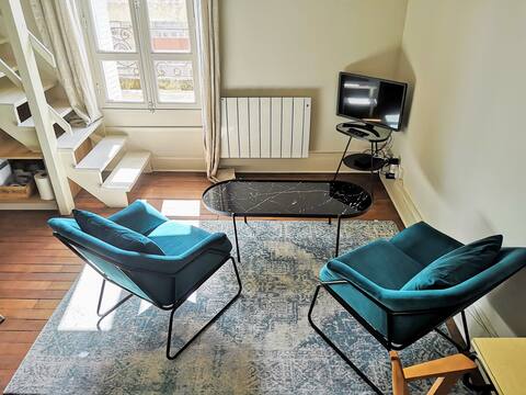 Popular Airbnb listing: Chic, Cozy & Unique - City Center Apartment in Vannes