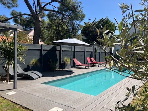 House with pool and 300 m from beach