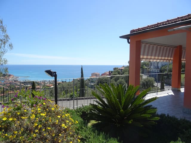 Entire home with 2 bedrooms in Imperia - 