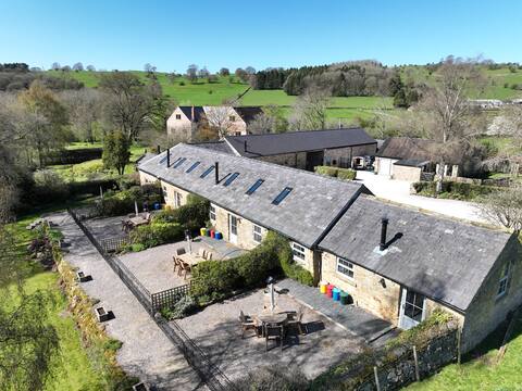 Stylish Cottage Retreats – Hot Tub Coming Feb 26