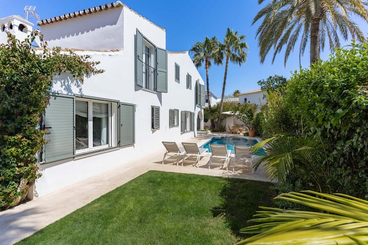Renovada Villa Junto A La Playa Y Puerto Banús - Marbella