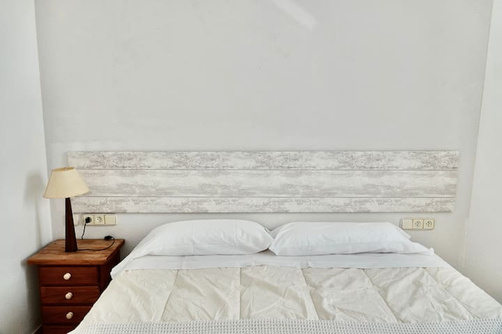 Beautiful beachfront apartment in Tamariu gallery image 5