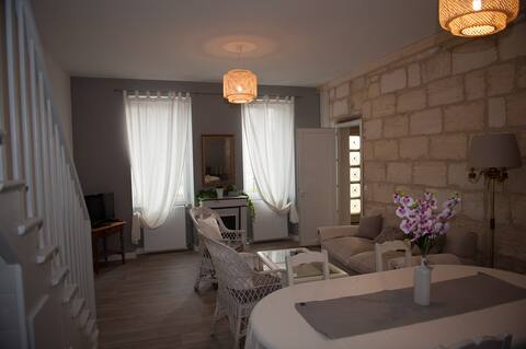 Beautiful stone apartment of 100 m2 with courtyard.