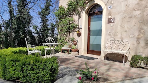 Two-room apartment a short walk from the castle