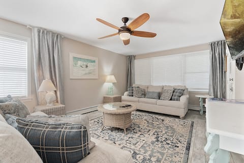 Beachbound! Parking & 2 Blocks to the Beach