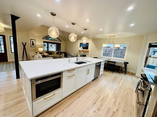 Beautiful University Park Family Home gallery image 5