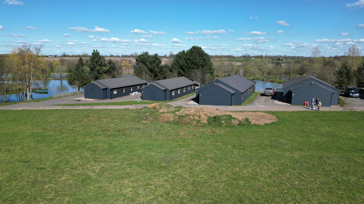 Luxury Lakeview Lodge 5