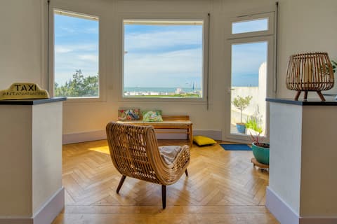 Splendid, Art Deco, facing the sea