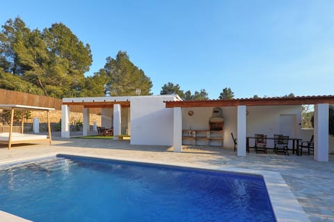 Top Airbnb: Can Clau - 2-bedroom finca en Santa Eulària Des Riu
