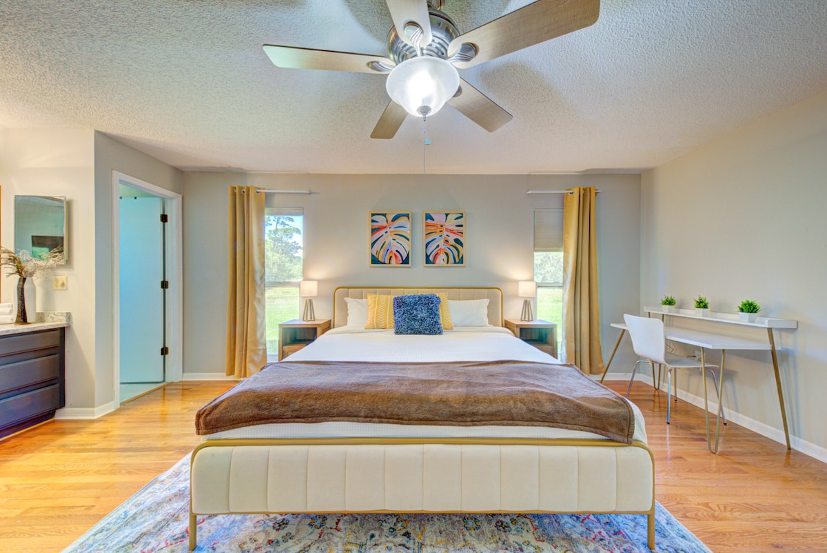 Დიდი ზომის მთავარი საძინებელი პატიოს ჰიდრომასაჟიანი აუზის ორმაგი კარით