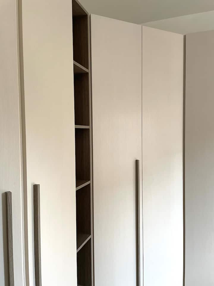 รายละเอียดตู้เสื้อผ้าในห้องนอน 