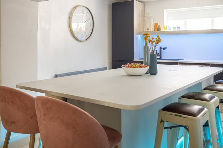 Iconic Townhouse. Fashionable Northern Quarter gallery image 5