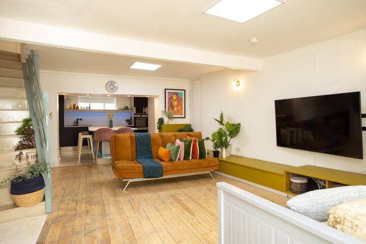 Iconic Townhouse. Fashionable Northern Quarter gallery image 4