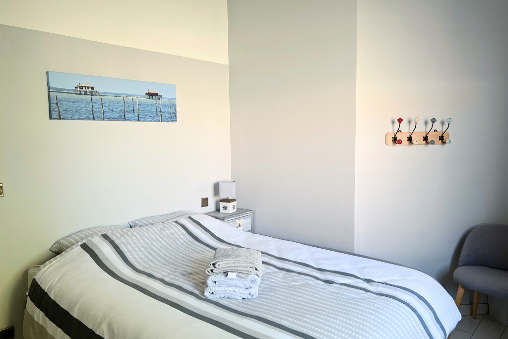 غرفة نوم مزدوجة 140 سرير وخزانات