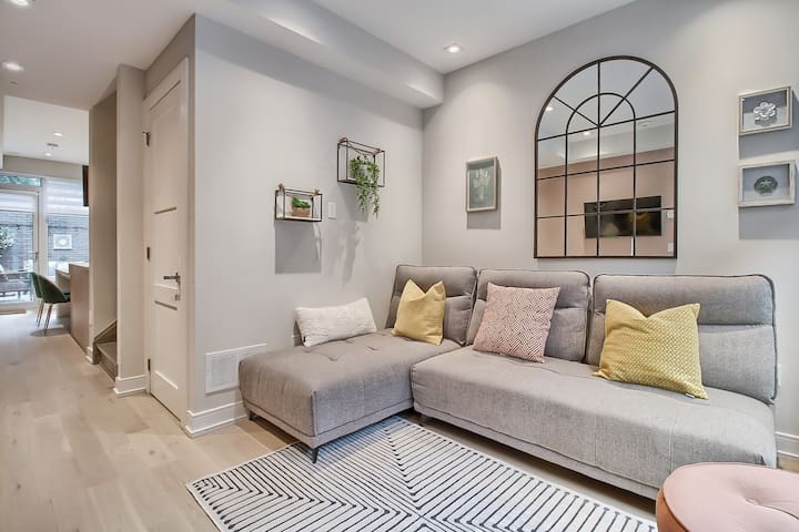 Luxury Townhouse in Downtown Toronto TH4