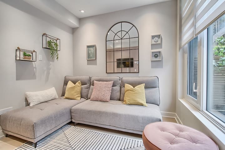 Luxury Townhouse in Downtown Toronto TH1 gallery image 3