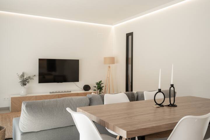 Stunning Home with Privat Pool gallery image 3