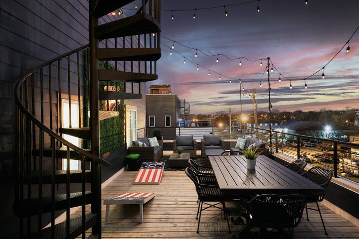 Luxury 3-Bedroom Retreat w Stunning Rooftop Views